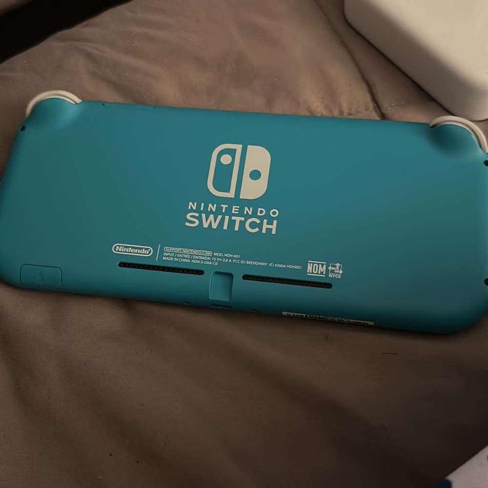 Nintendo Switch lite - Picture 2 of 4